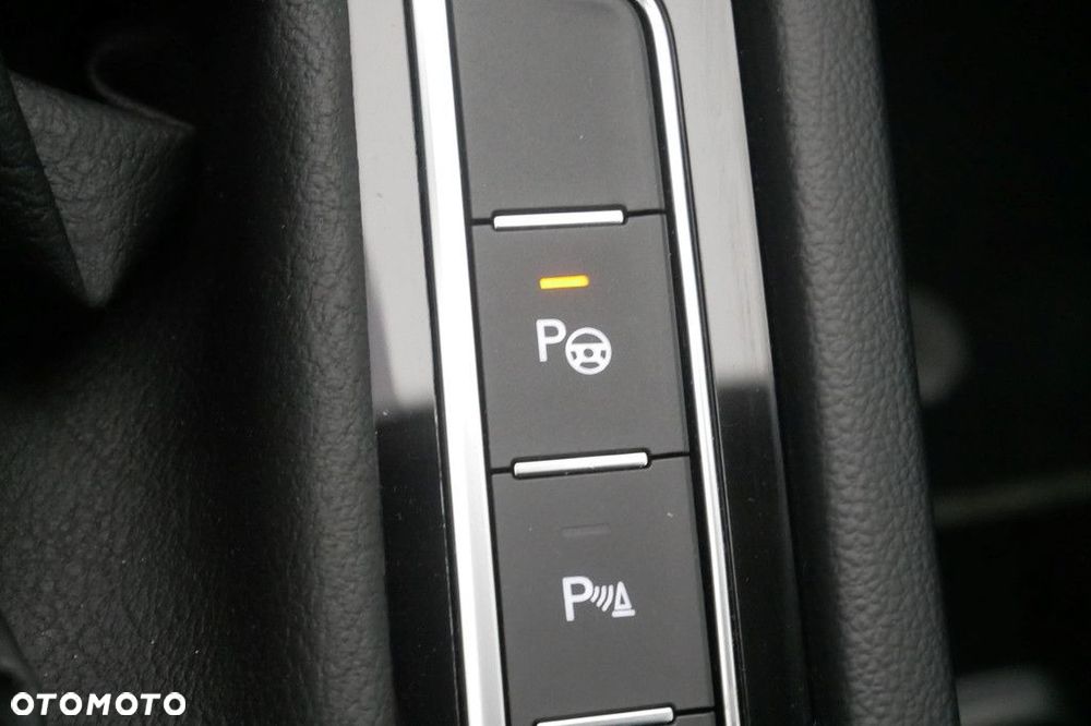 Volkswagen Passat Variant 2.0 TSI Elegance DSG - 25
