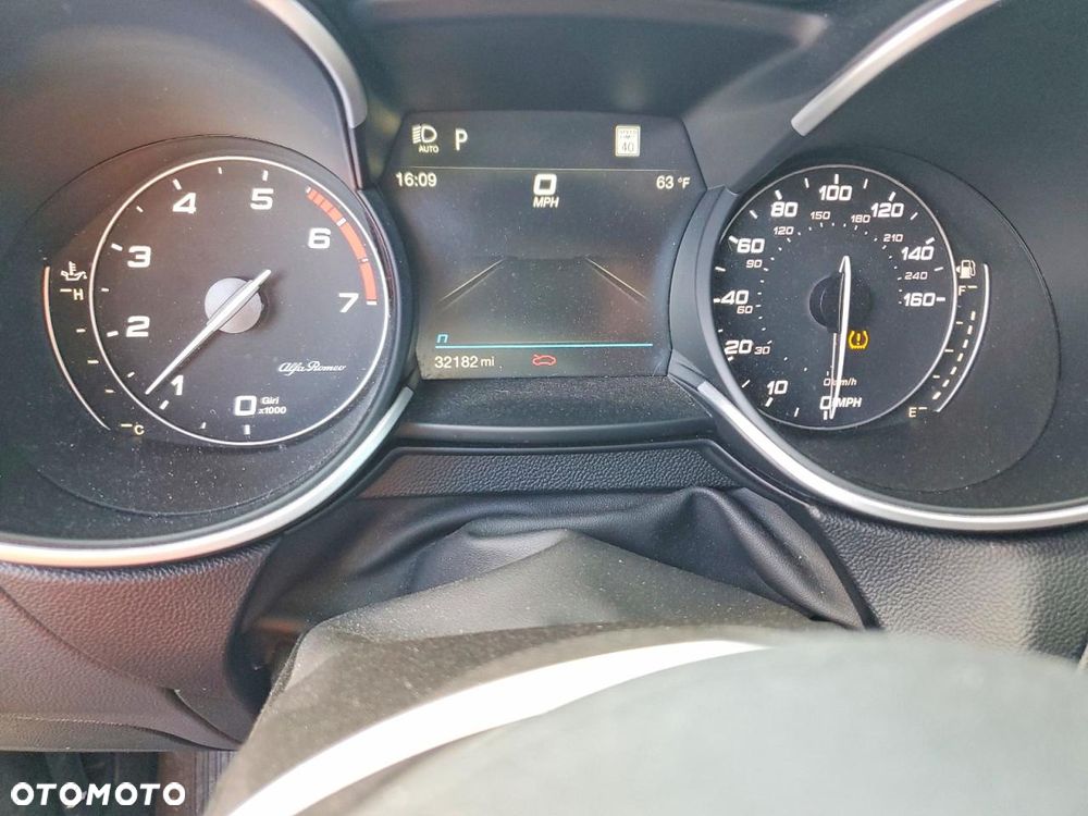 Alfa Romeo Stelvio 2.0 Turbo 16V AT8-Q4 Ti - 12