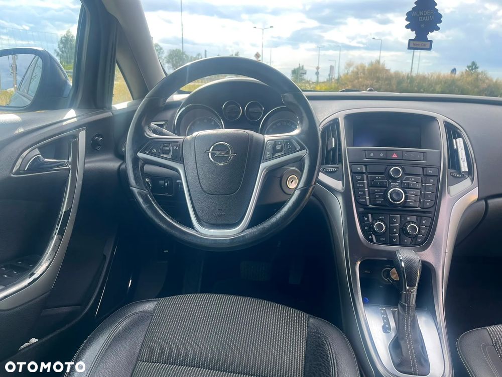 Opel Astra 1.4 T Executive - 11