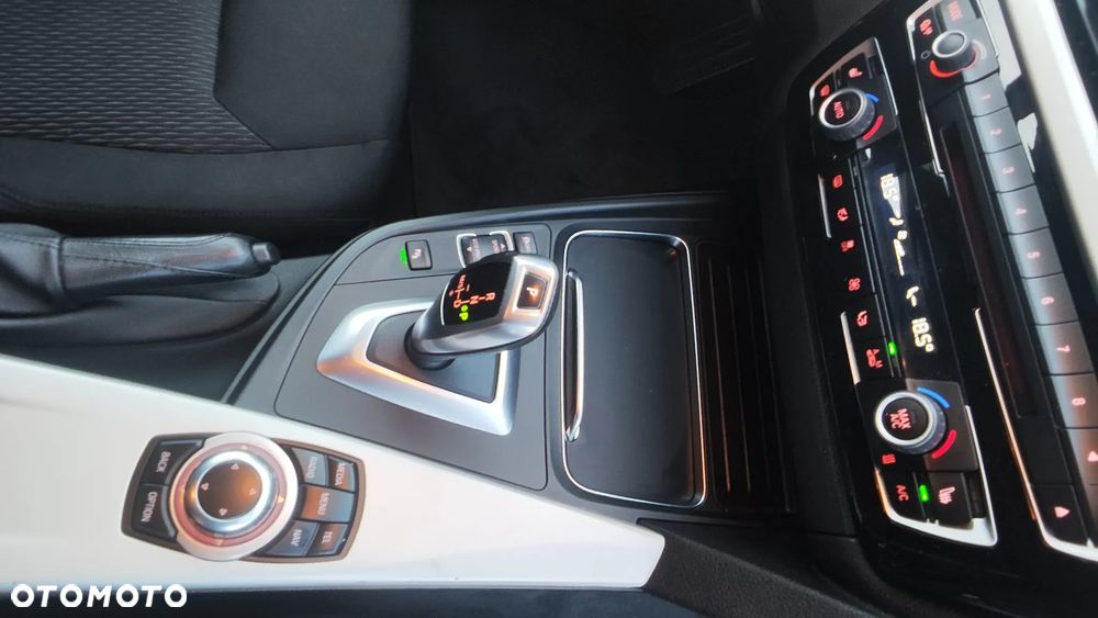 BMW Seria 3 318d Edition Luxury Line Purity - 36