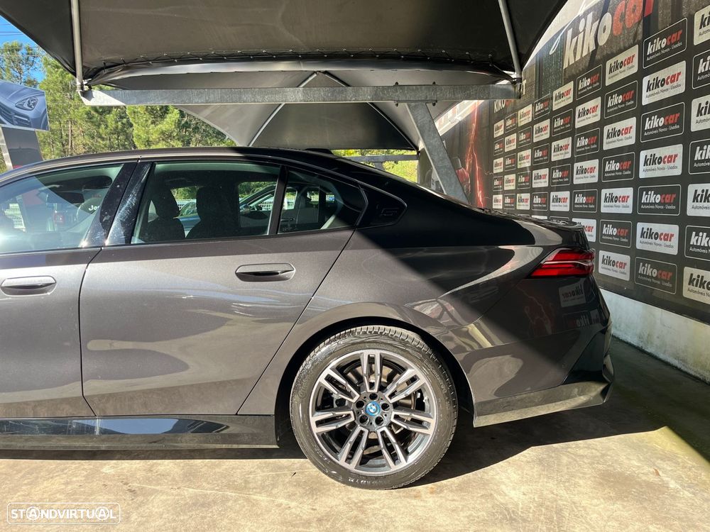BMW 530 e Pack Desportivo M - 13