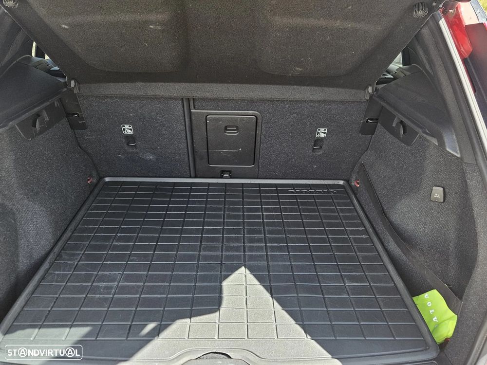 Volvo XC 40 2.0 T4 R-Design - 22