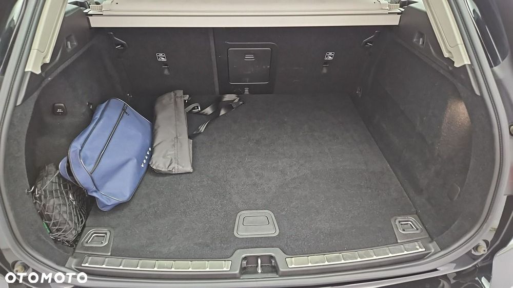 Volvo XC 60 B4 B Plus Dark - 24
