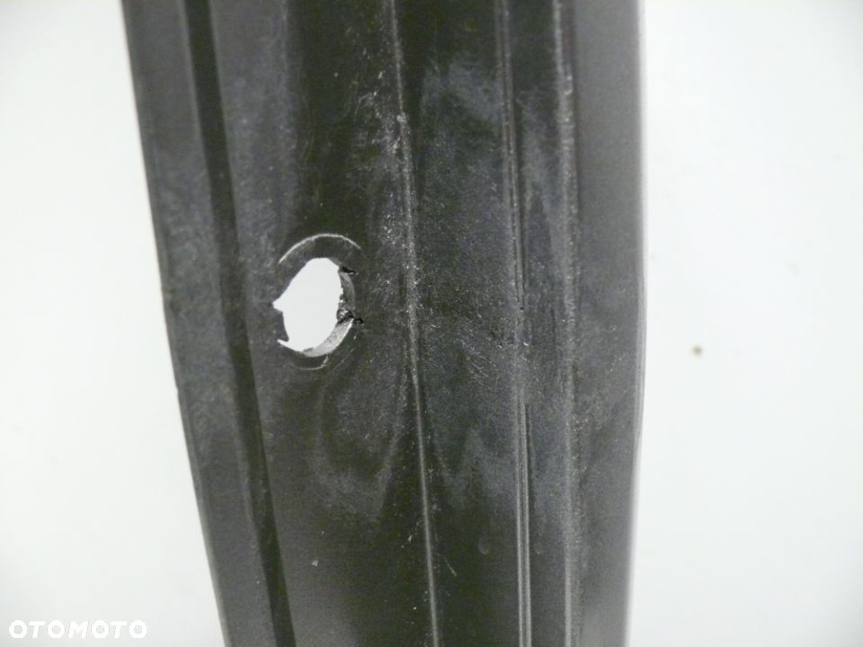BŁOTNIK PRZEDNI PRAWY BMW E63 E64 - 2