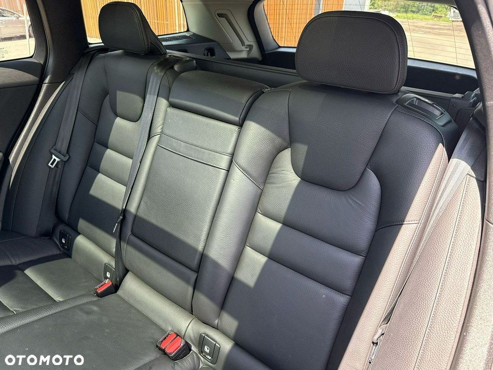 Volvo V60 Cross Country D4 AWD Geartronic Pro - 25