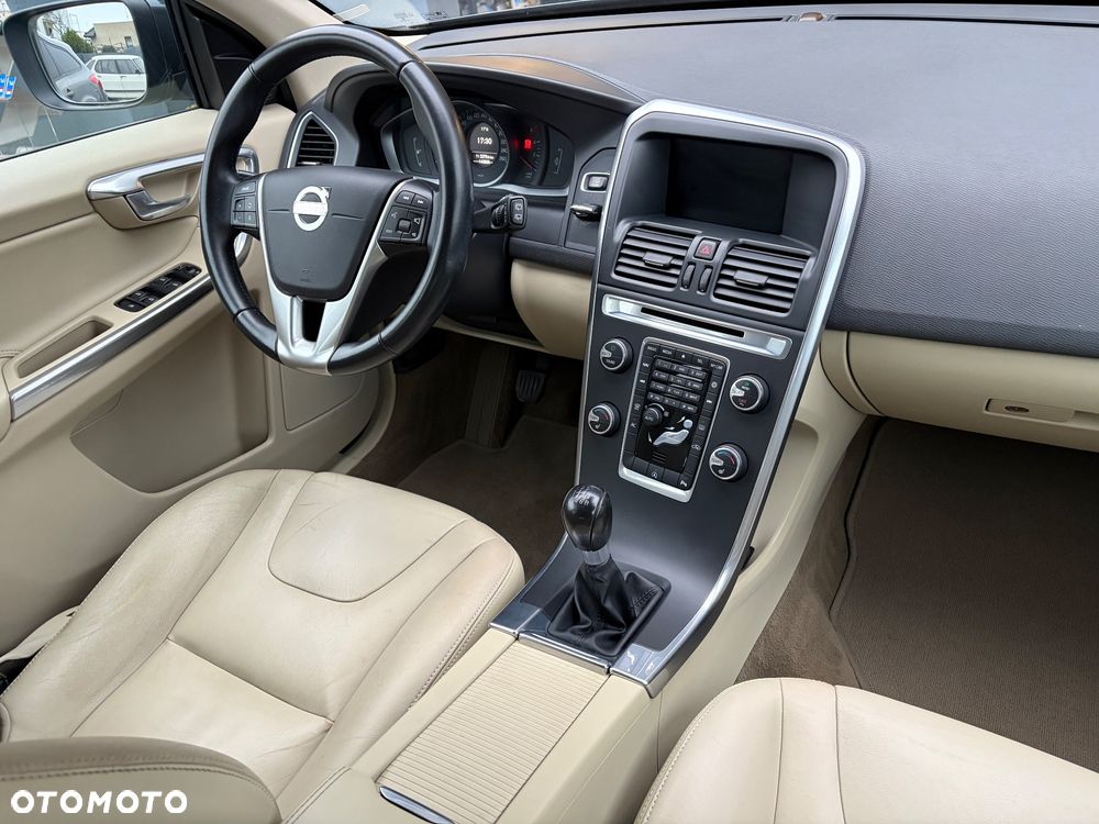 Volvo XC 60 D3 Momentum - 4