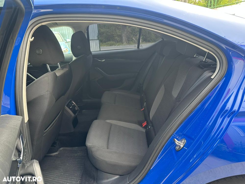 Skoda Octavia 2.0 TDI DSG Ambition - 9