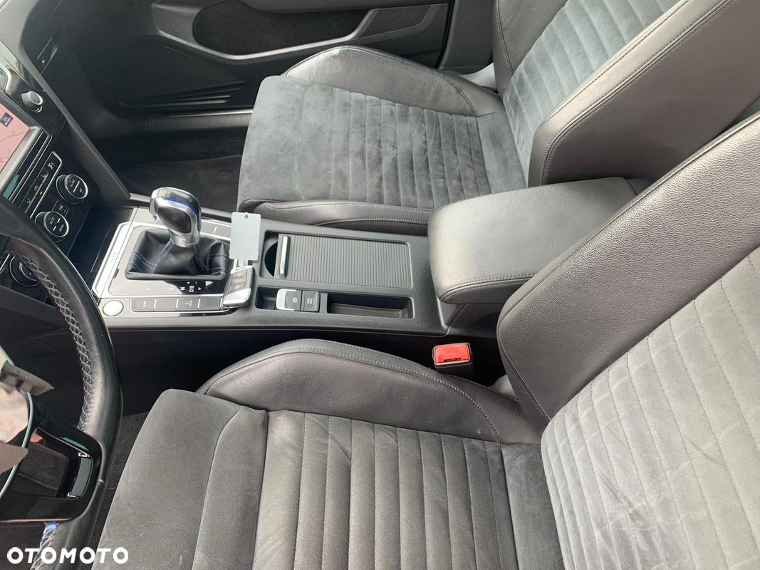 Volkswagen Passat - 25