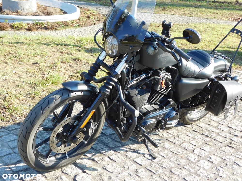 Harley-Davidson Sportster Iron 883 - 2