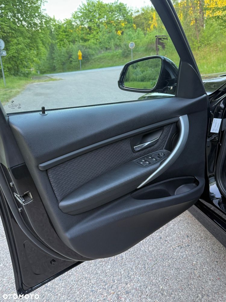 BMW Seria 3 318d DPF Edition Sport - 20