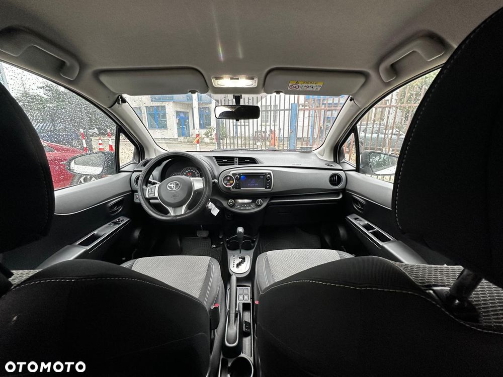 Toyota Yaris Hybrid 100 Premium - 2