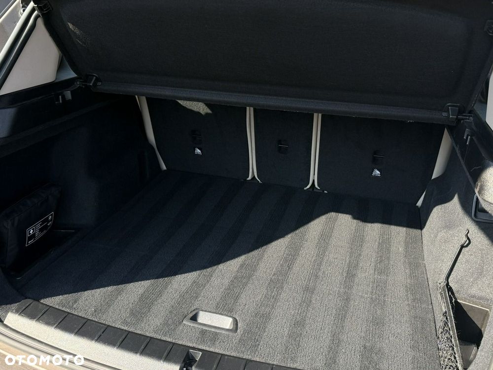 BMW X1 sDrive18i GPF xLine - 33