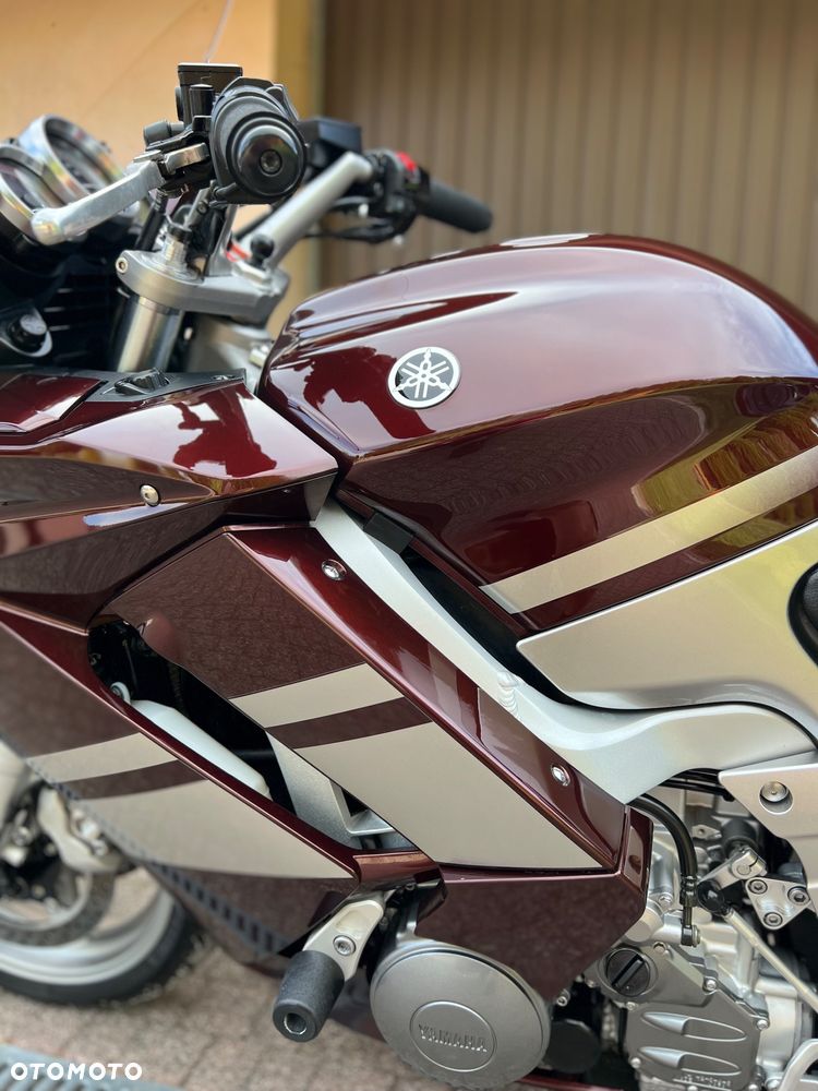 Yamaha FJR - 24