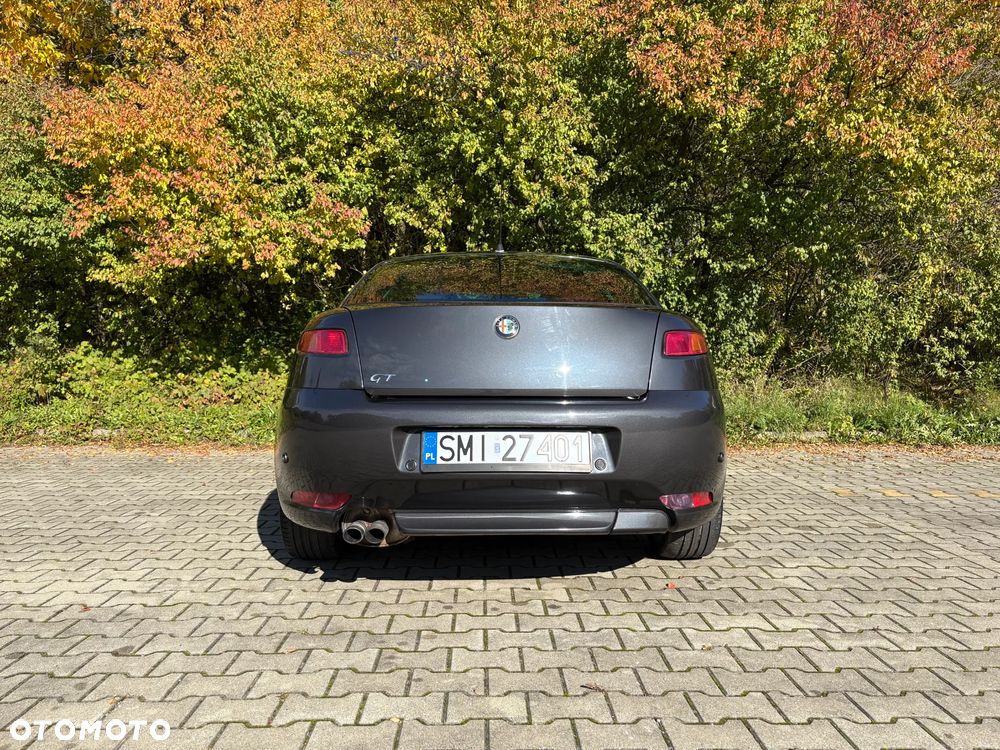 Alfa Romeo GT 1.9JTD 16V Distinctive - 4