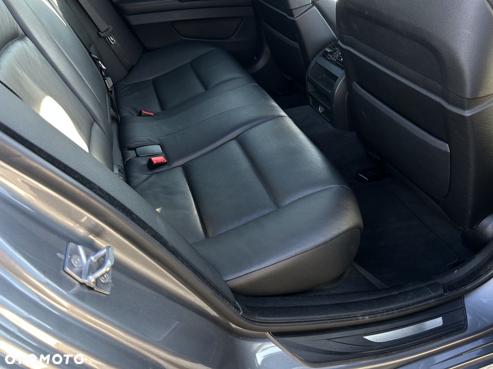 BMW Seria 5 - 36