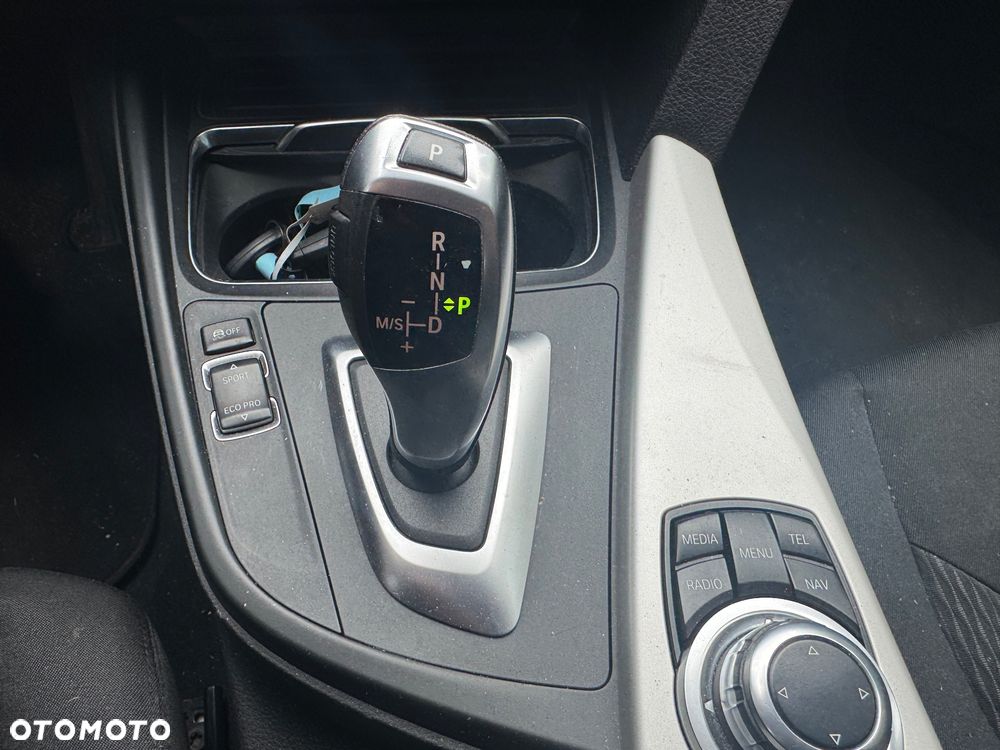 BMW Seria 3 318d Sport Line - 14