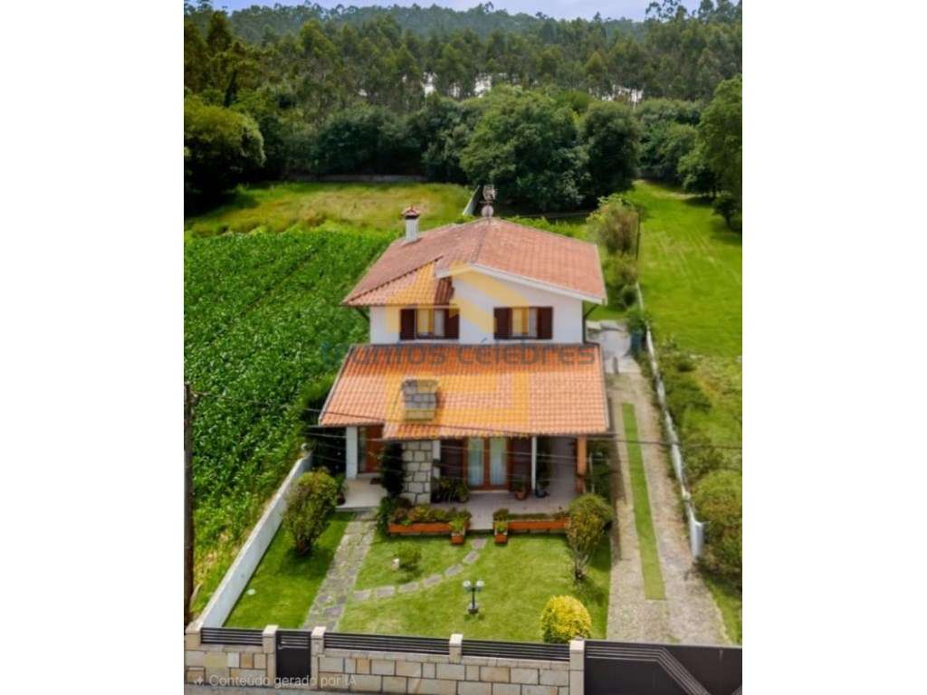 Moradia T4 de 4 Frentes Renovada inserida num lote de 1450m2 | Laún... - Grande imagem: 3/49