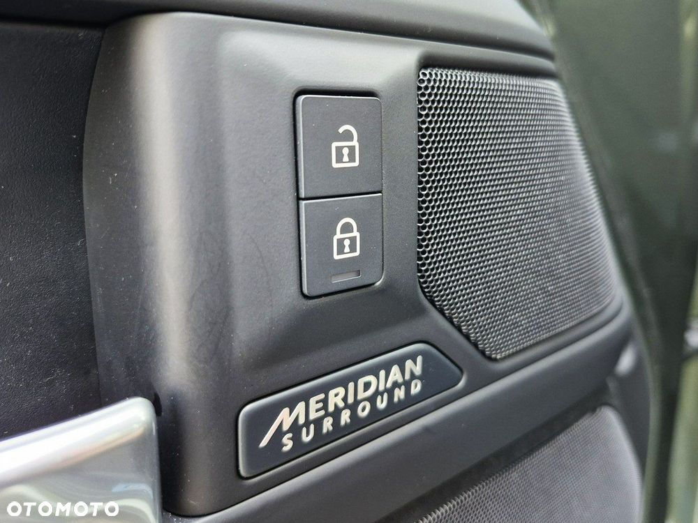 Land Rover Defender - 27