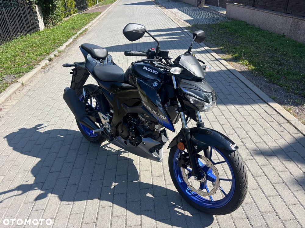 Suzuki GSX - 12