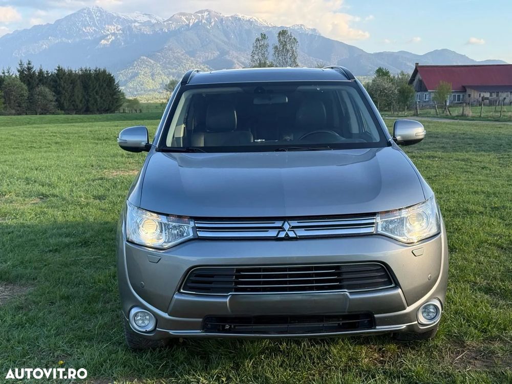 Mitsubishi Outlander 2.0 4WD Plug-In Hybrid - 2