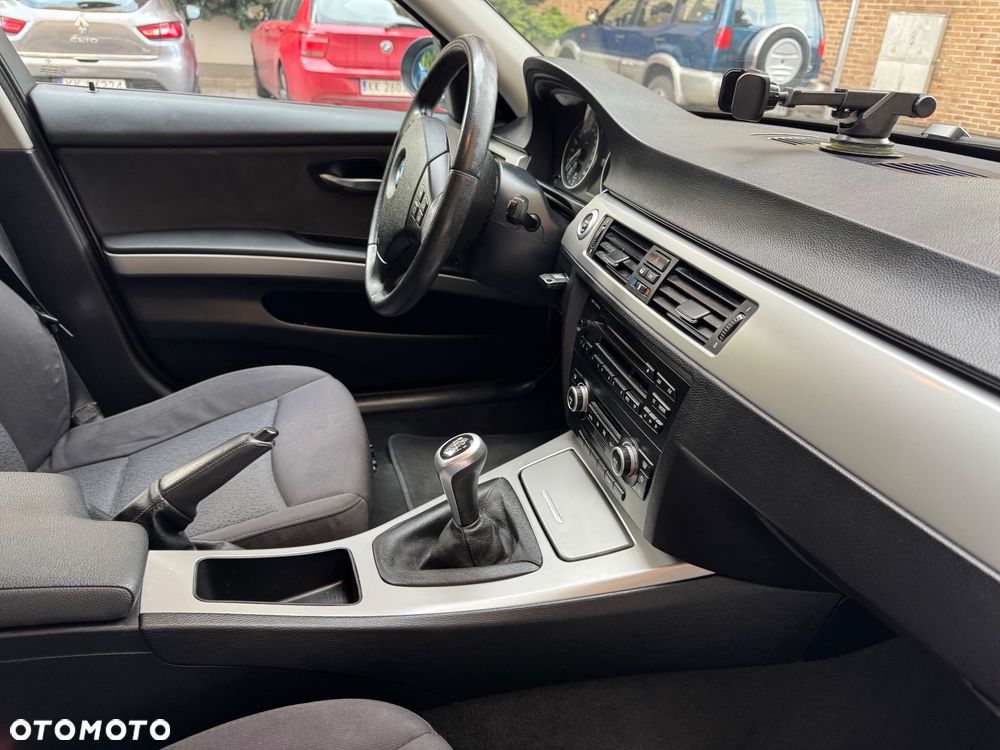 BMW Seria 3 320d - 28