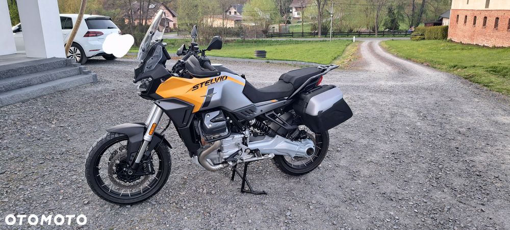 Moto Guzzi Stelvio - 2