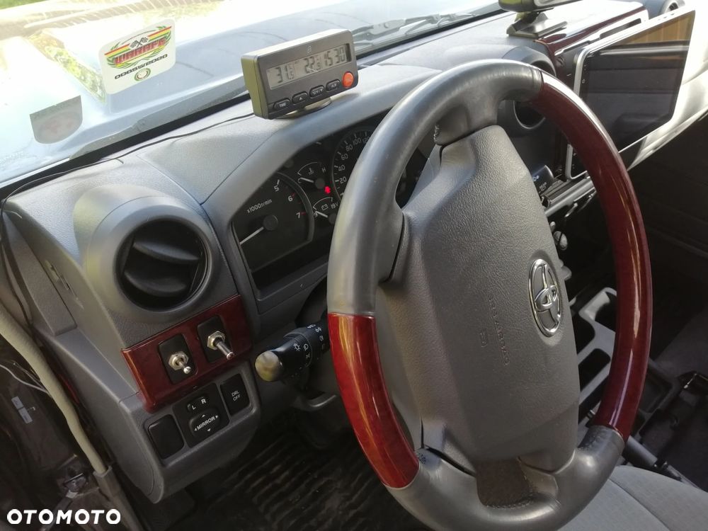 Toyota Land Cruiser - 16