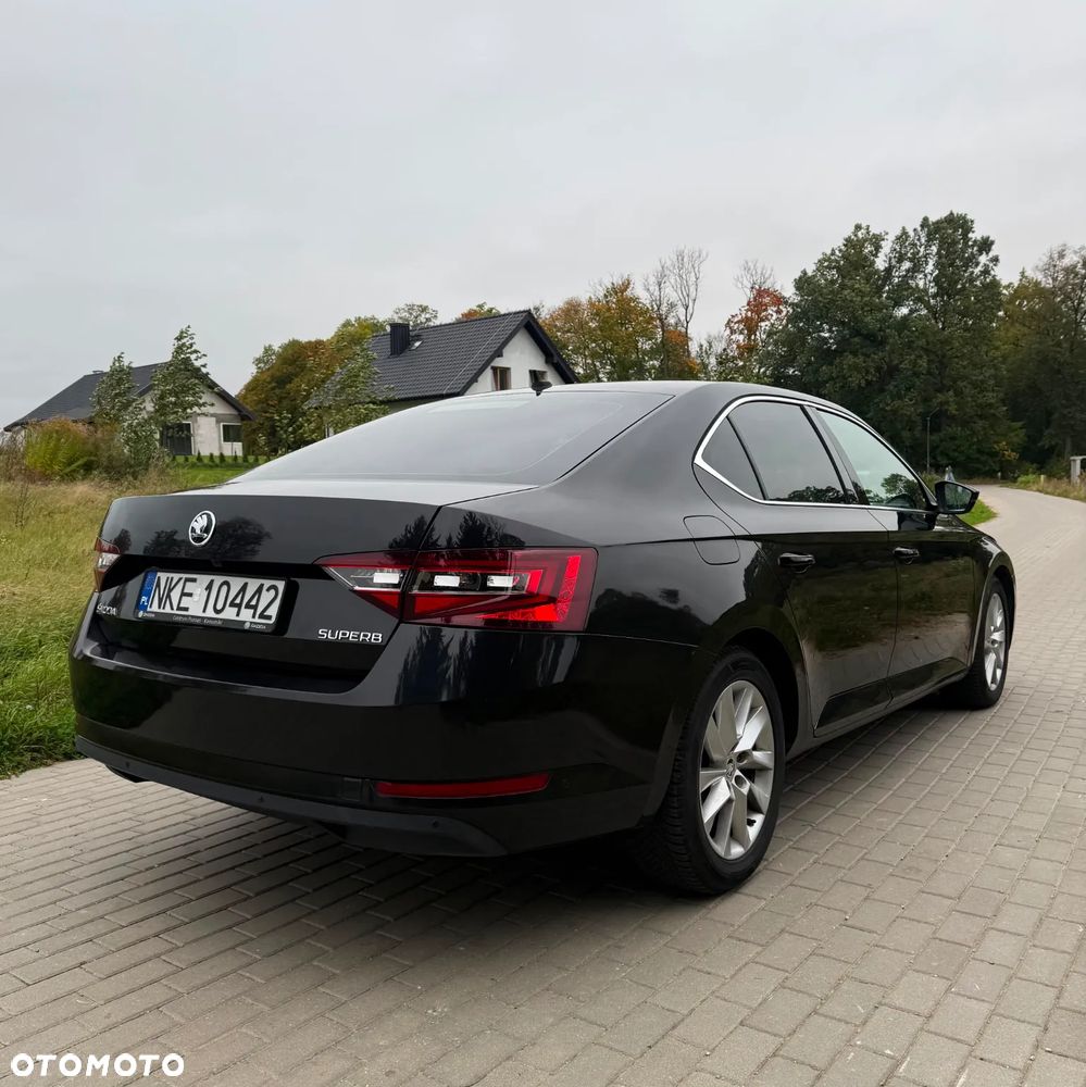 Skoda Superb 2.0 TDI Sportline DSG - 8