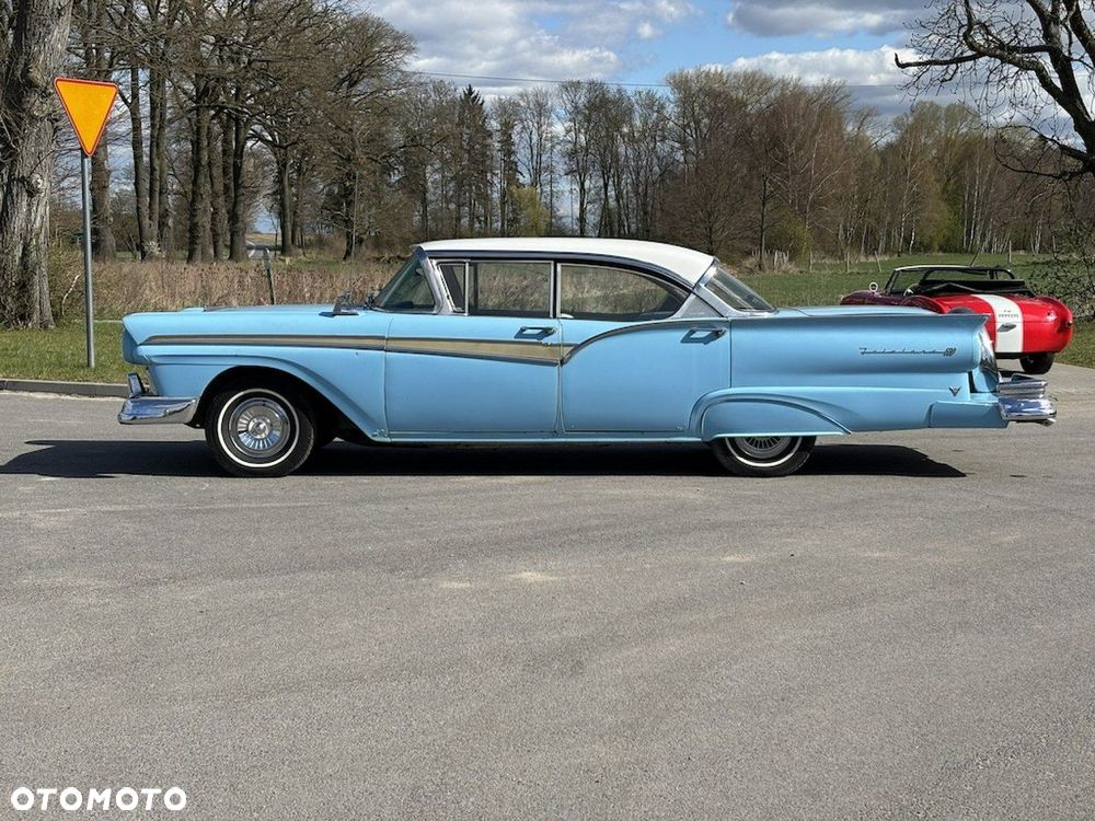 Ford Fairlane - 4