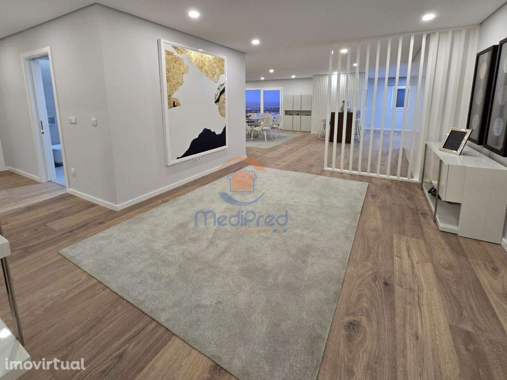 Apartamento T3 c/ Varanda e 2 Parqueamentos | Alverca do Ribatejo, ... - Grande imagem: 3/23