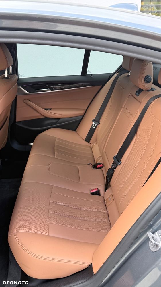 BMW Seria 5 530i xDrive Sport Line - 10