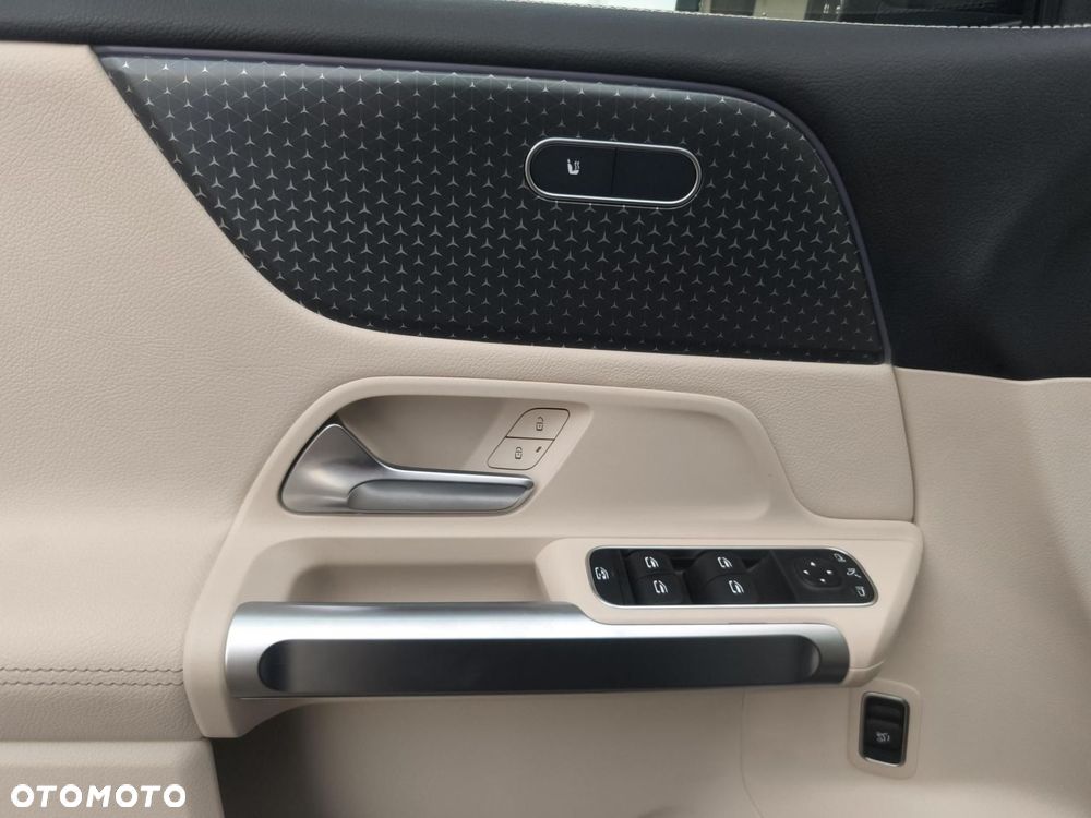 Mercedes-Benz GLB - 15