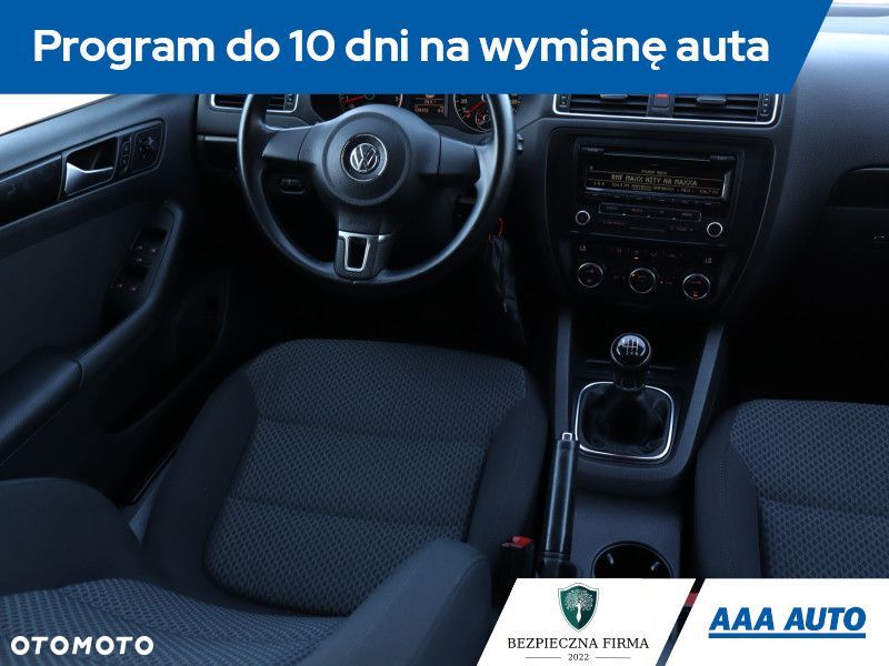 Volkswagen Jetta - 8