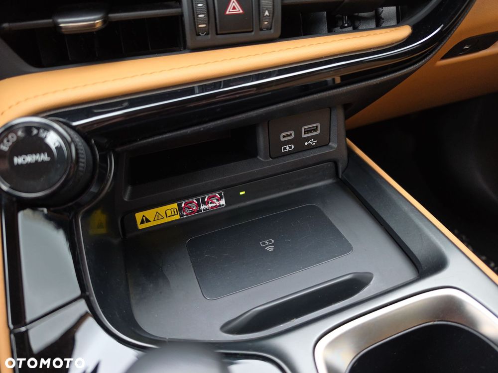Lexus NX 350h Prestige AWD - 24
