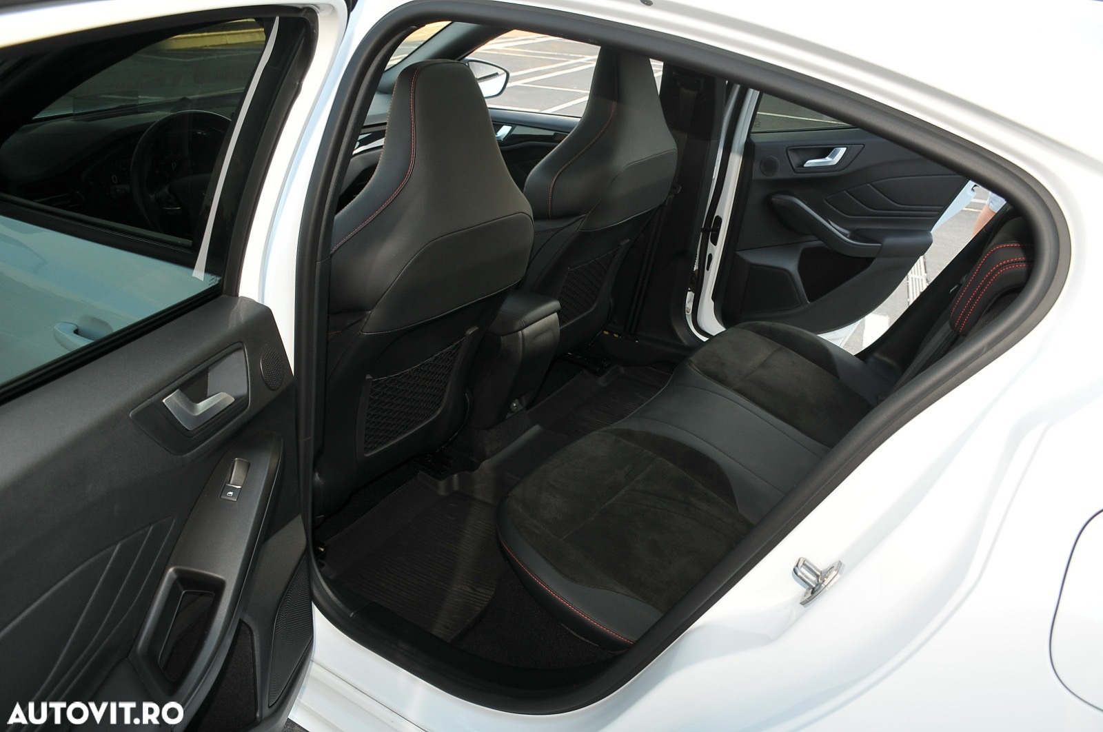 Ford Focus 2.3 Ecoboost ST X - 16