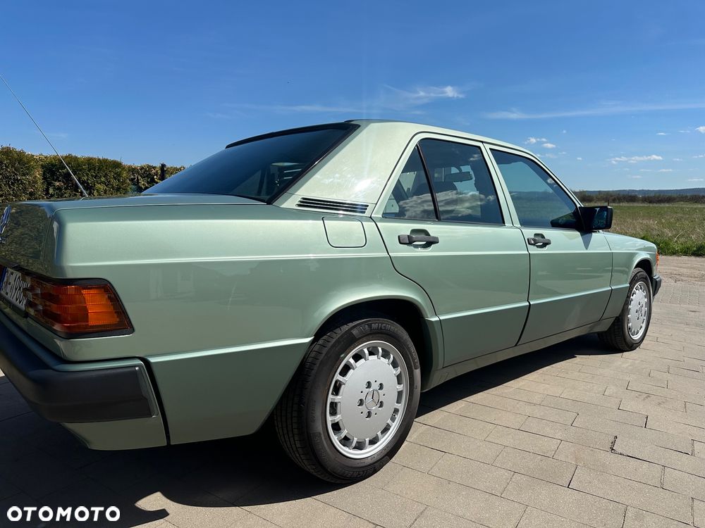 Mercedes-Benz W201 (190) - 3