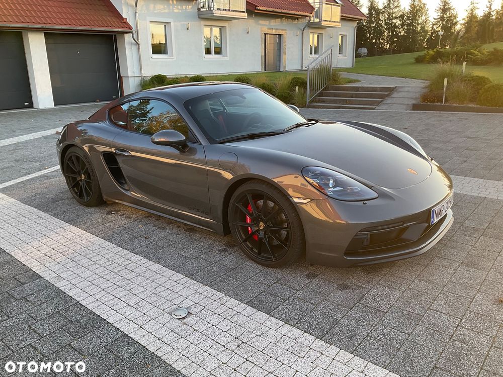Porsche 718 Cayman - 1