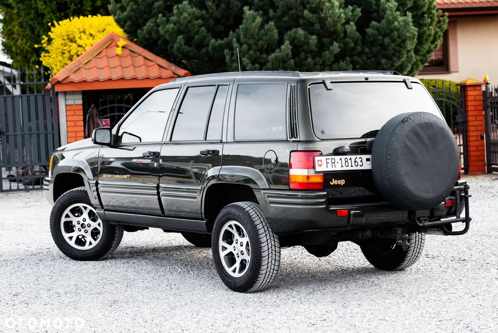 Jeep Grand Cherokee - 12