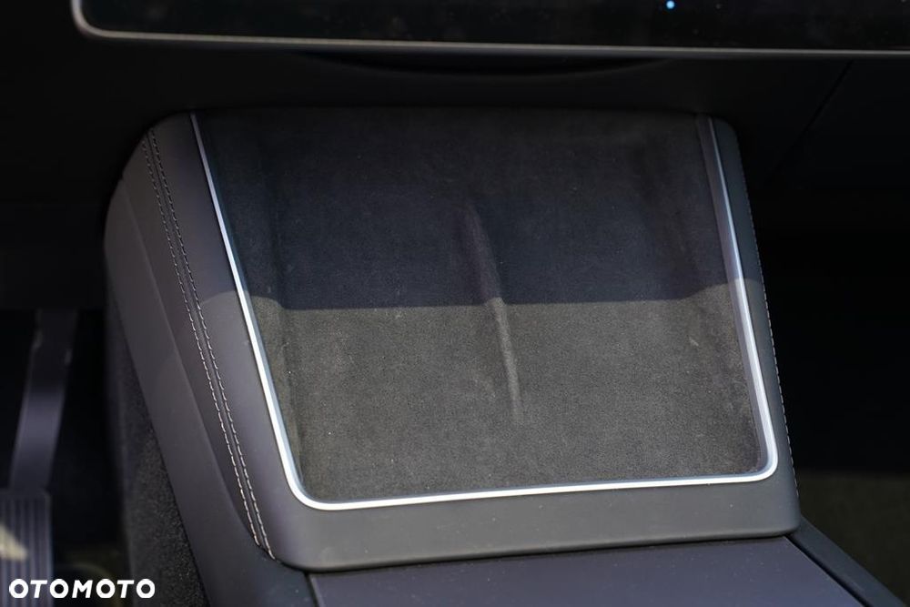 Tesla Y 83.1kWh Long Range AWD - 18