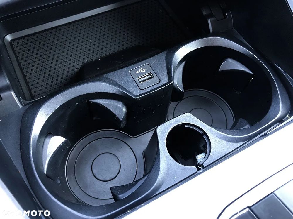 BMW Seria 3 320d Sport Line - 26