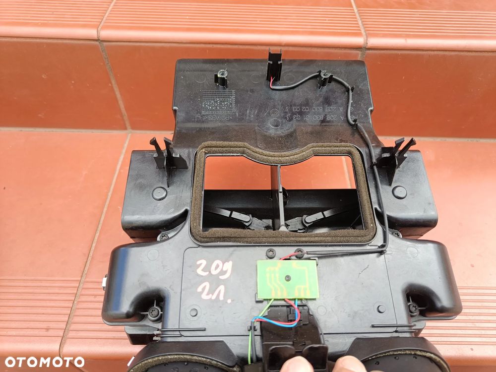 MERCEDES W209 CLK ŚRODKOWA KRATKA NAWIEWU CZARNA - 8