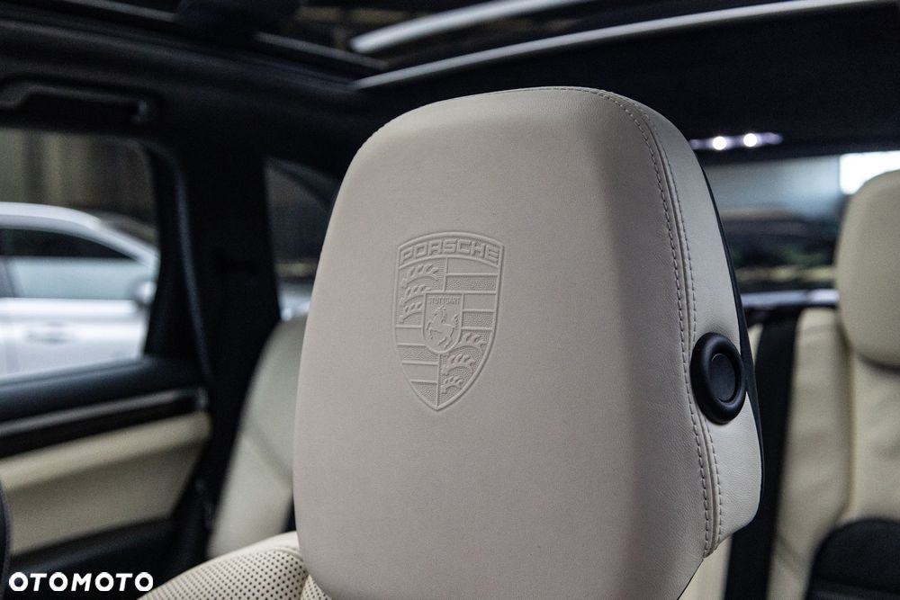 Porsche Cayenne - 33