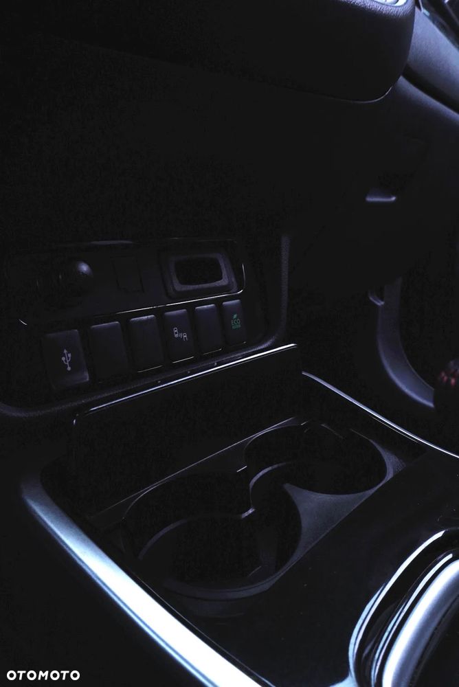 Mitsubishi Outlander - 10