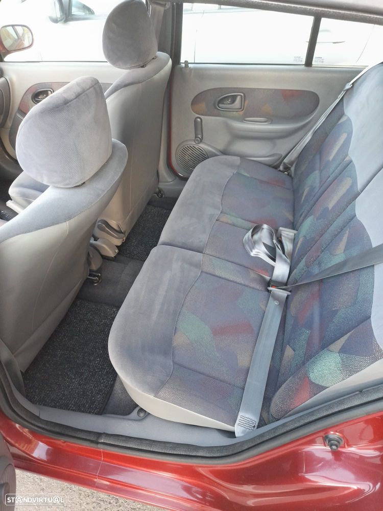 Renault Clio 1.2 16V Campus - 11