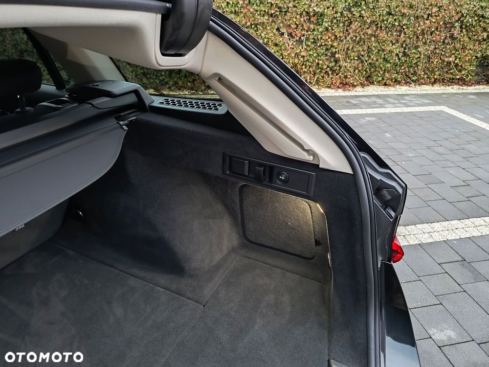 BMW Seria 3 320d xDrive - 9
