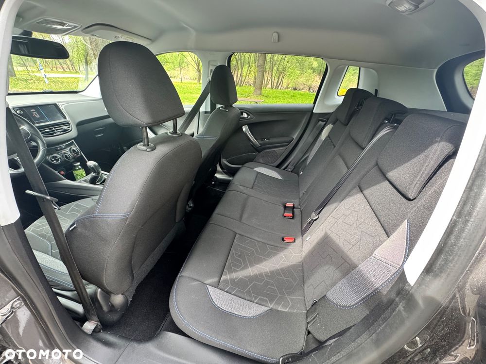 Peugeot 2008 1.6 BlueHDi Style - 21