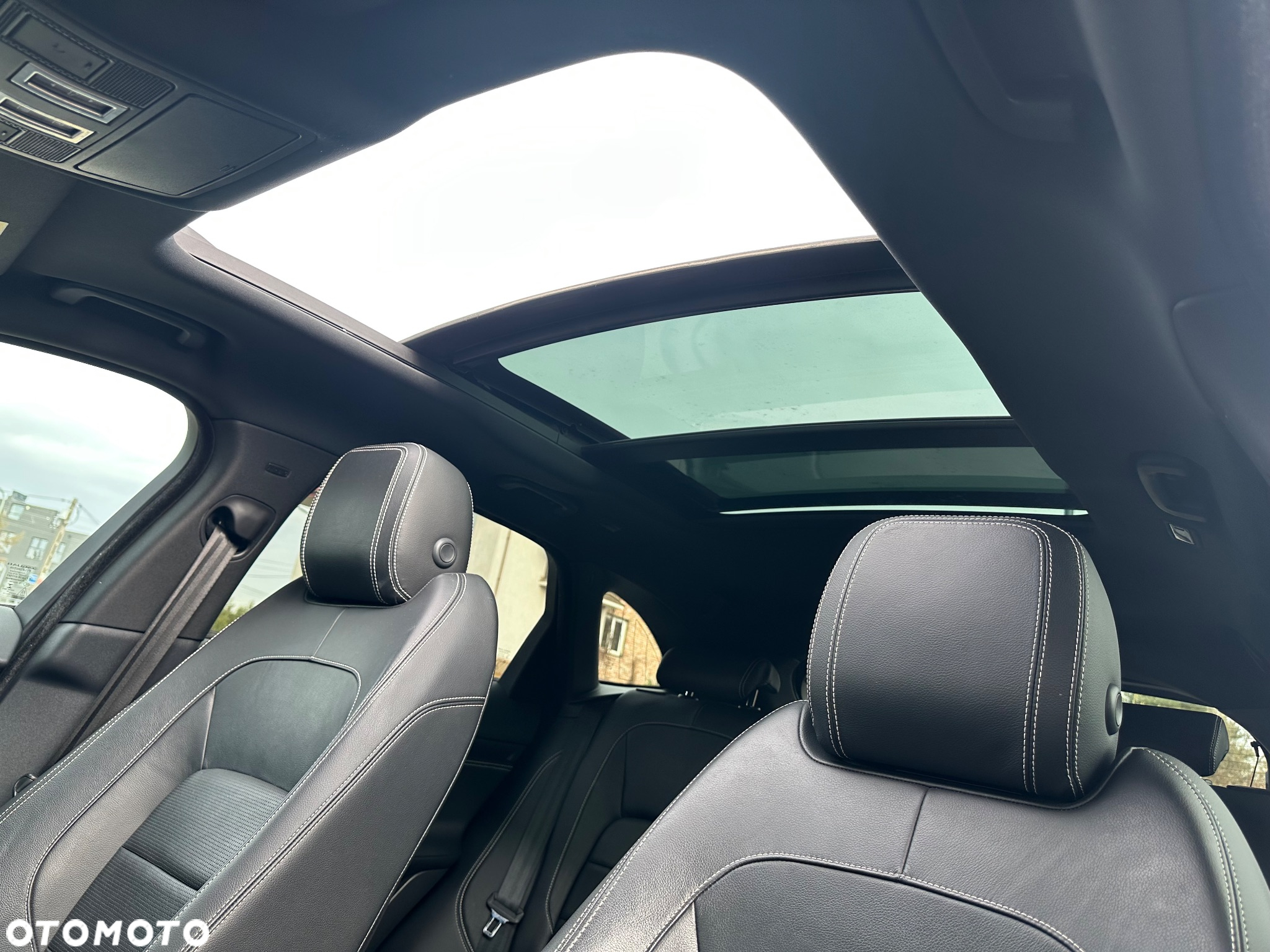 Jaguar F-Pace 2.0 i4D AWD R-Sport - 29