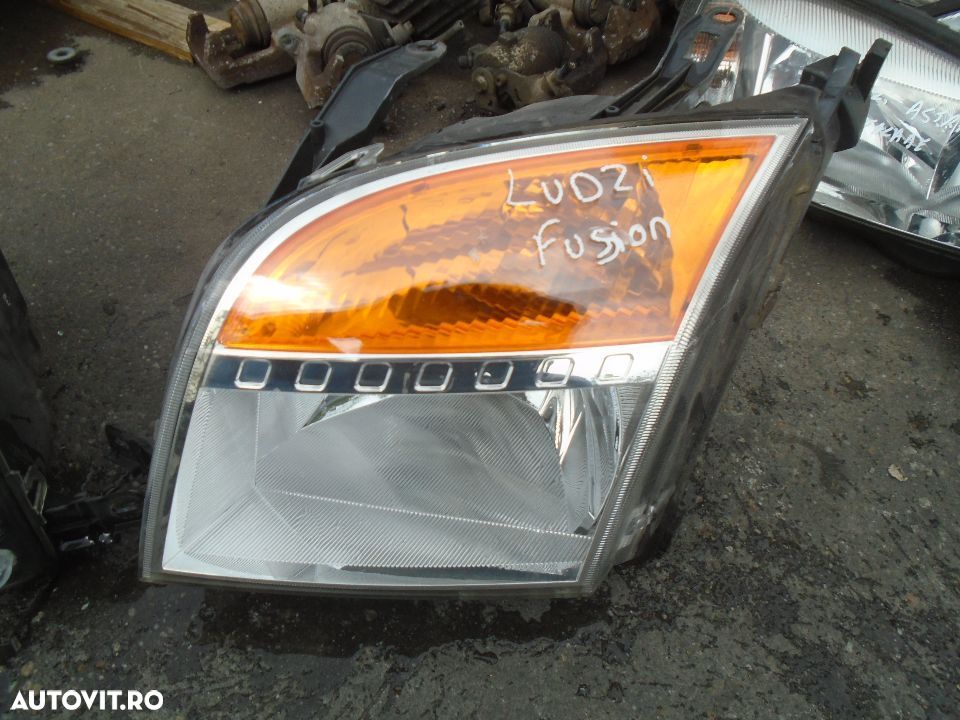 Far stanga Ford Fusion din 2005 volan pe stanga - 1