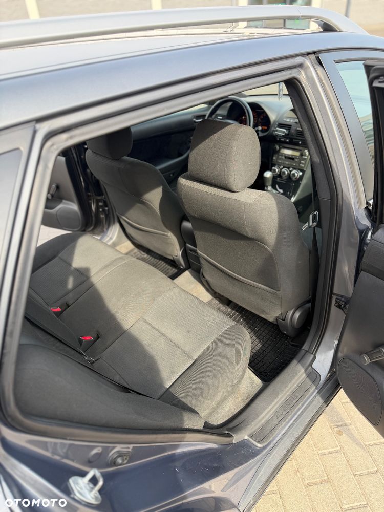 Toyota Avensis 1.6 VVT-i Terra - 11