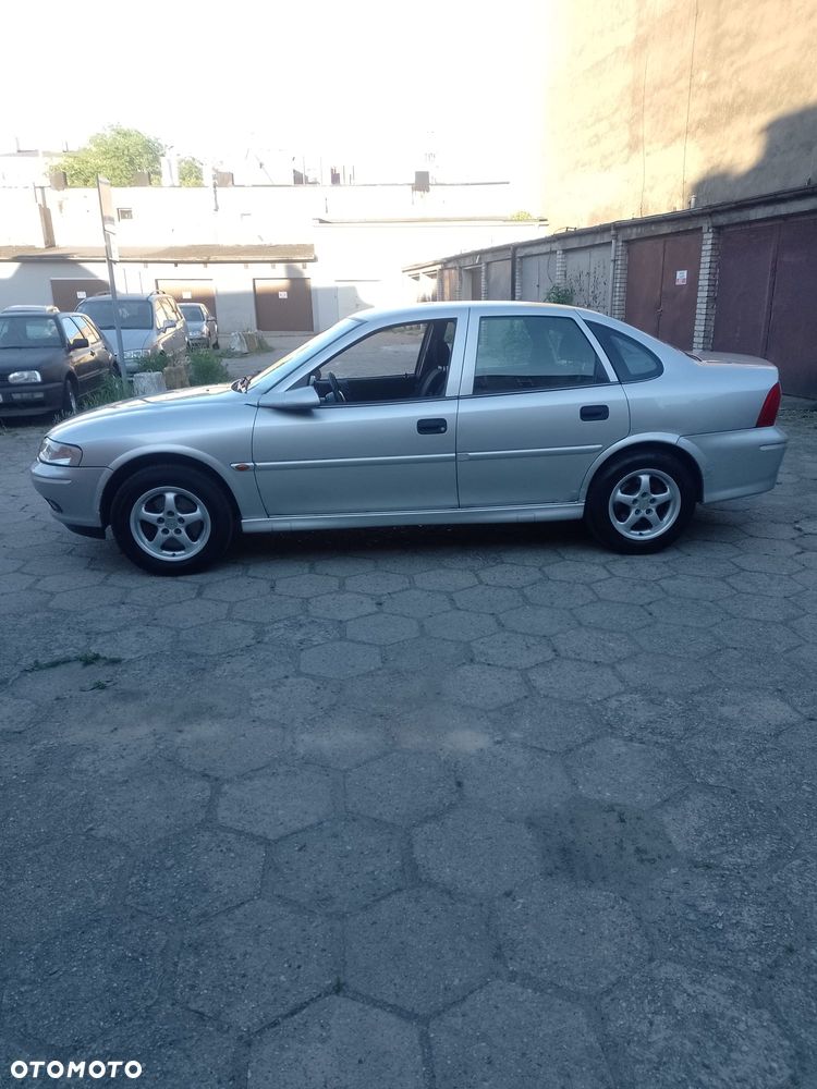 Opel Vectra 1.6 - 3